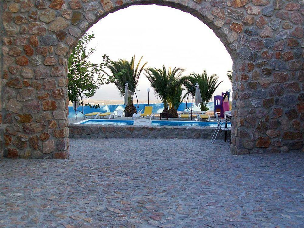 Zorbas Hotel Santorini Pyrgos Kallistis Exterior photo