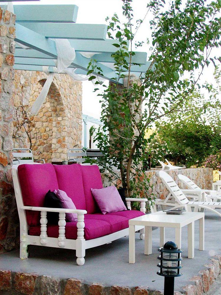 Zorbas Hotel Santorini Pyrgos Kallistis Exterior photo