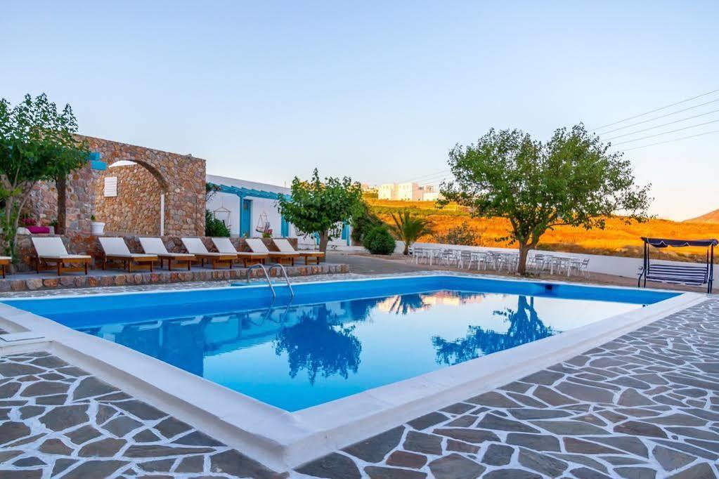 Zorbas Hotel Santorini Pyrgos Kallistis Exterior photo